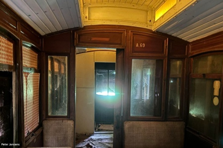 Het interieur van de expo-tram